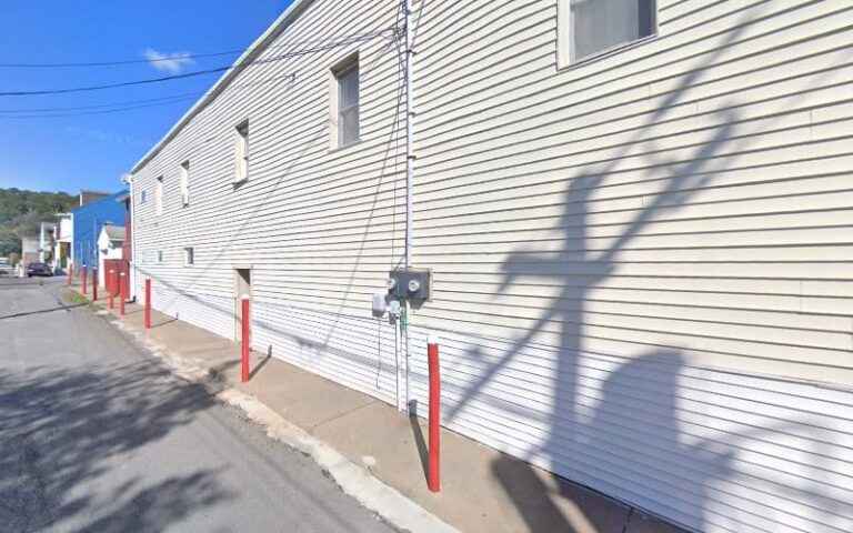 21471 burke burke 768x480