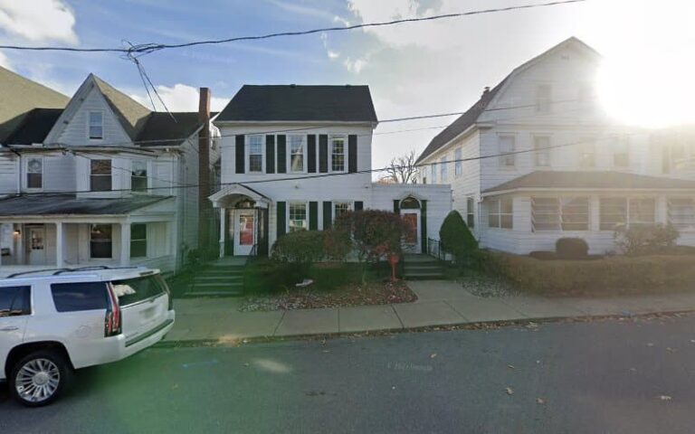 32888 senape michael b 768x480