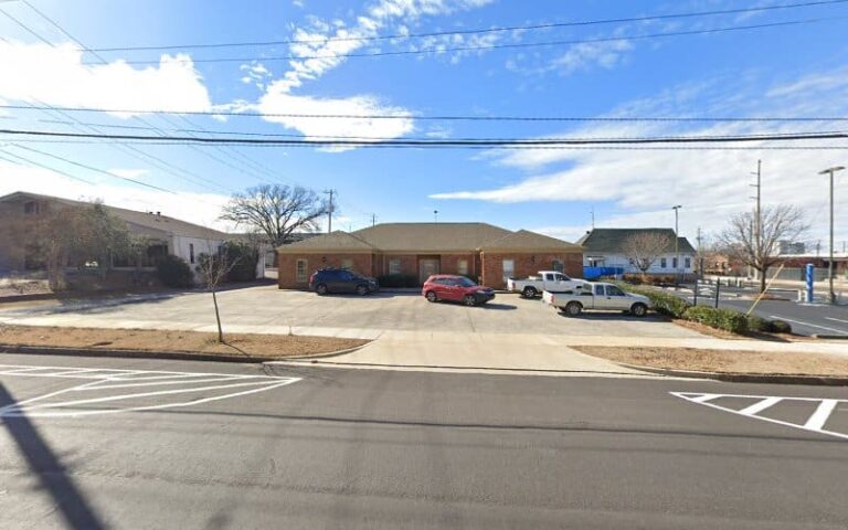 100586 black broderick s 768x480