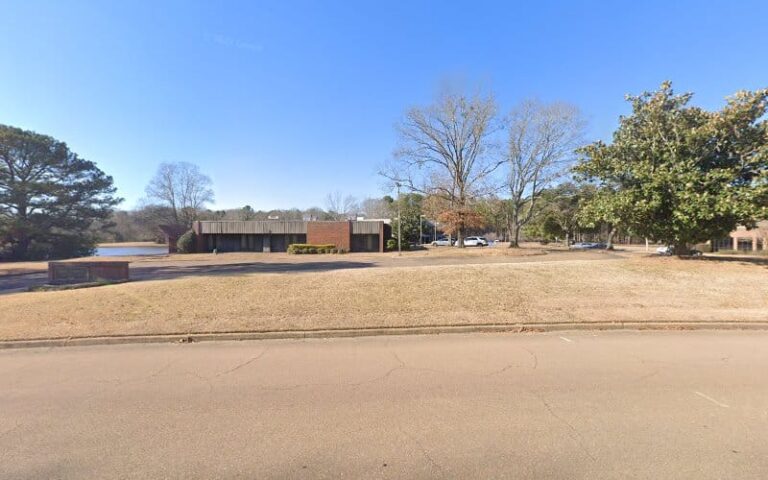 142836 darby tracy 768x480