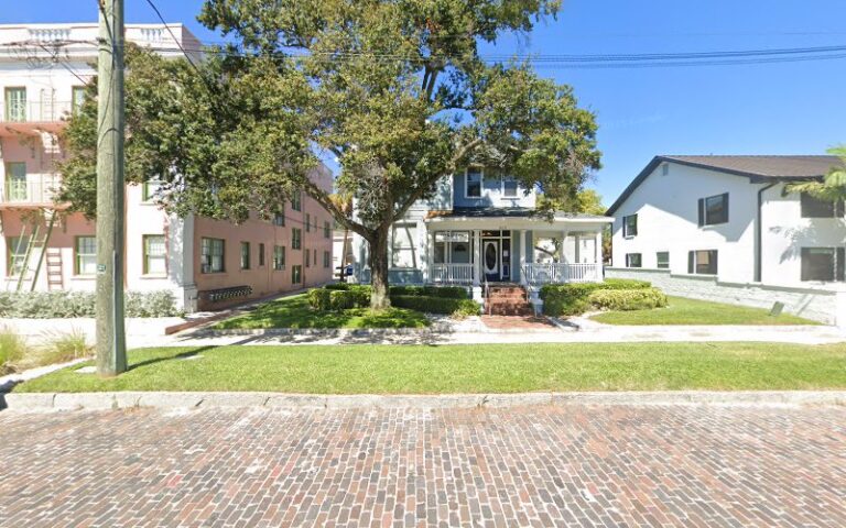 147426 de beaubien knight simmons 768x480