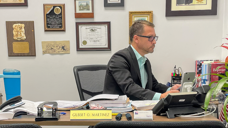 186513 gilbert martinez abogado de inmigracion