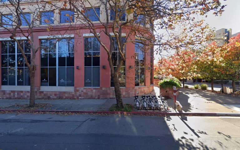 194114 grey nevin 768x480