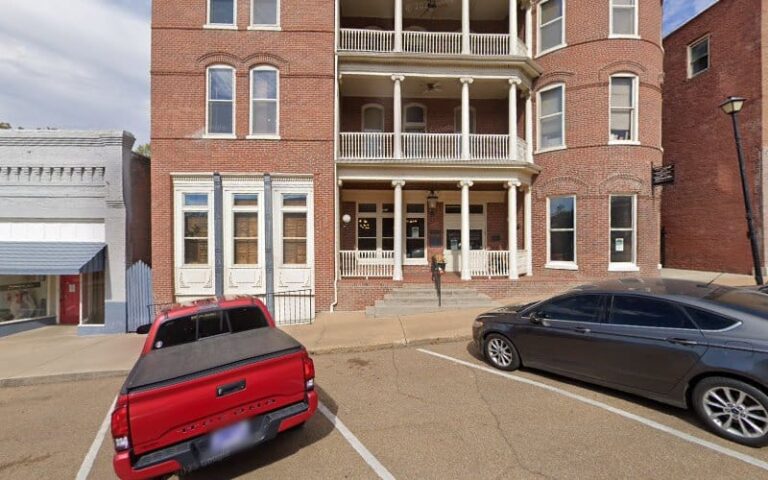 194348 griffin shaw amber 768x480