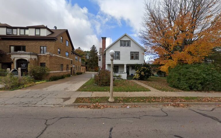 194938 grover laura m 768x480