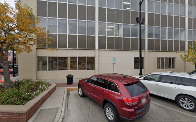 198591 hand hand 768x480