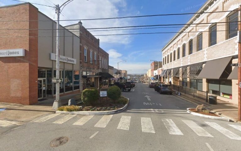 204571 henley law 768x480