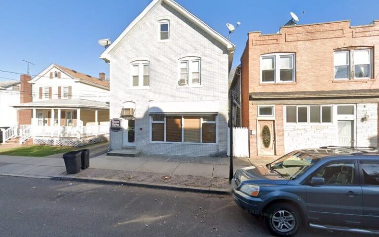 211292 howes howes 768x480