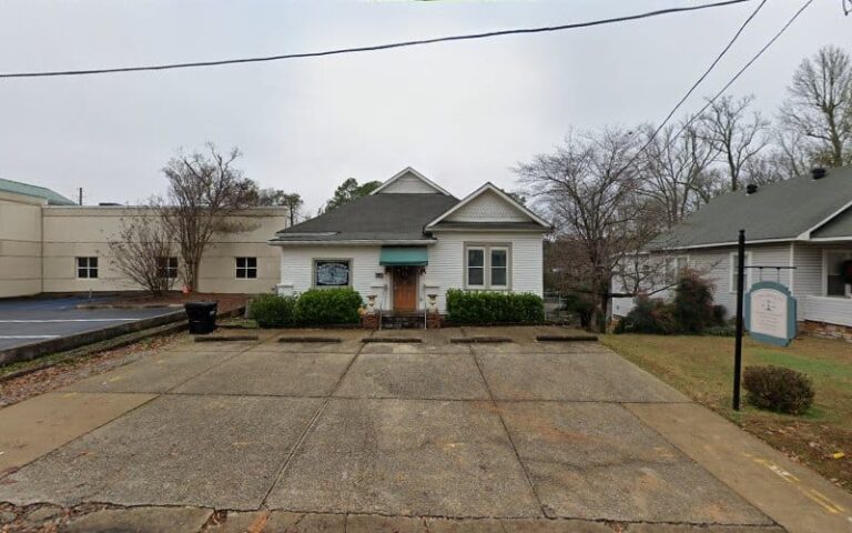 216543 izzi law 768x480