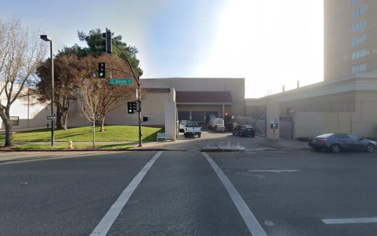 235559 julian betty l 768x480