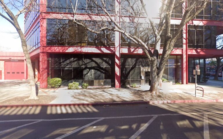 243243 kester pahos 768x480