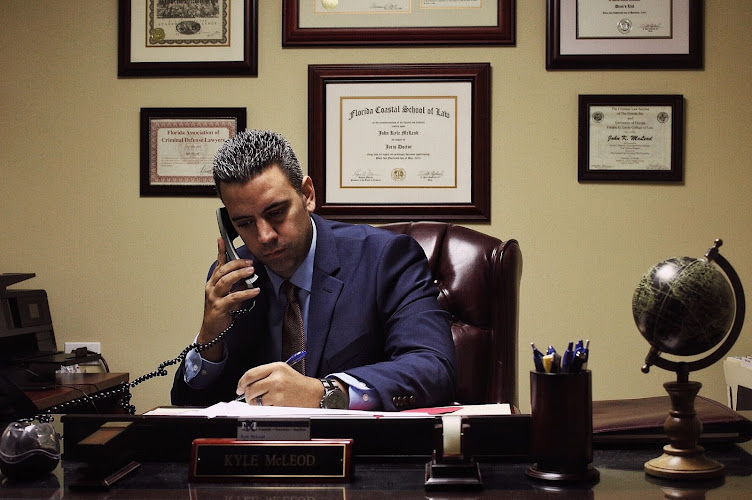 250941 kyle mcleod criminal defense attorney abogado de defensa criminal