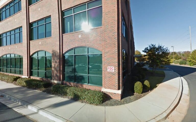 253156 lang v kevin 768x480