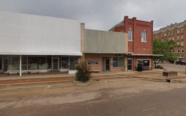 256040 law office 768x480