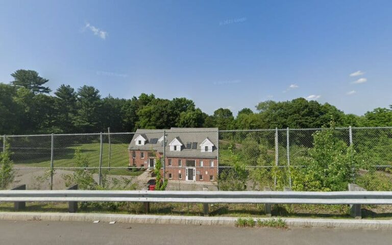 291616 lewis kristin 768x480