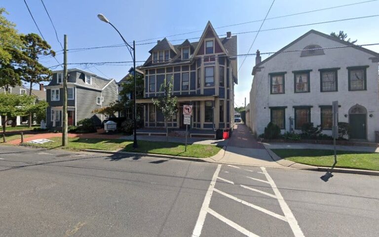 292522 lightman manochi 768x480