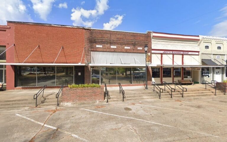 293103 lindly laura 768x480