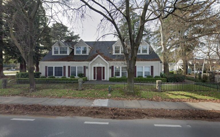 293197 lindsey a holmes attorney 768x480