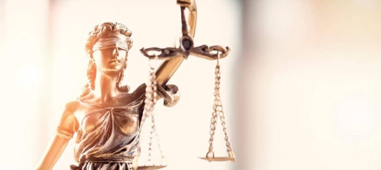 293266 lindstrom family law 768x342