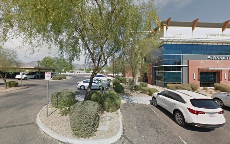 296110 lory linda 768x480