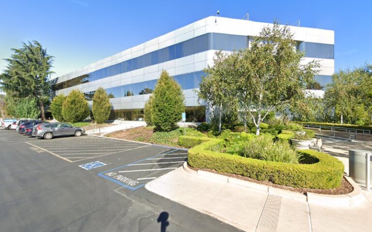 296679 loung law 768x480