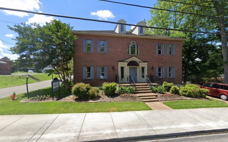 298533 lynn perry law office 768x480