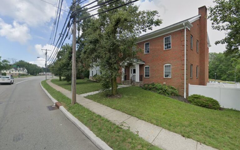 298615 lyon glassman 768x480