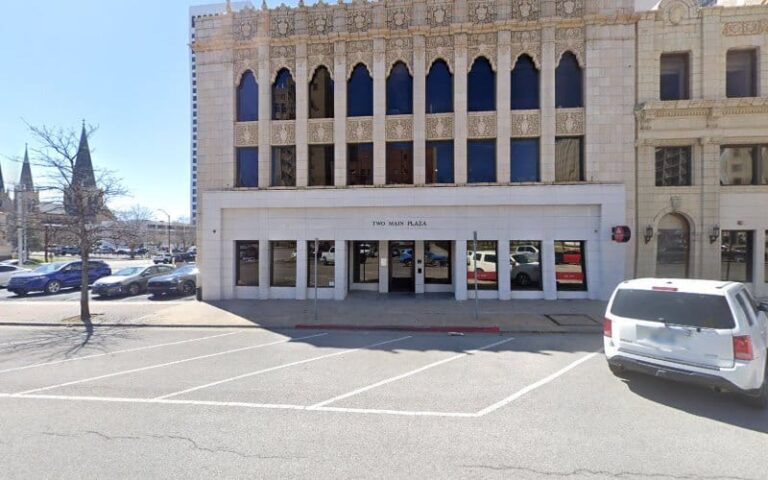 298634 lyons clark inc 768x480