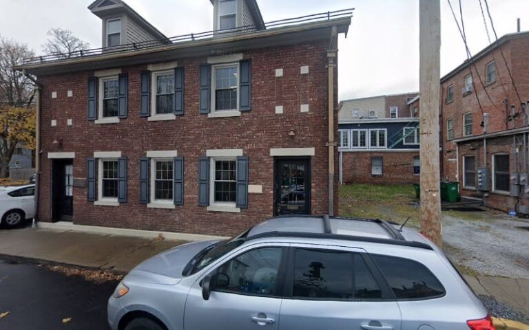 298662 lyons supple 768x480