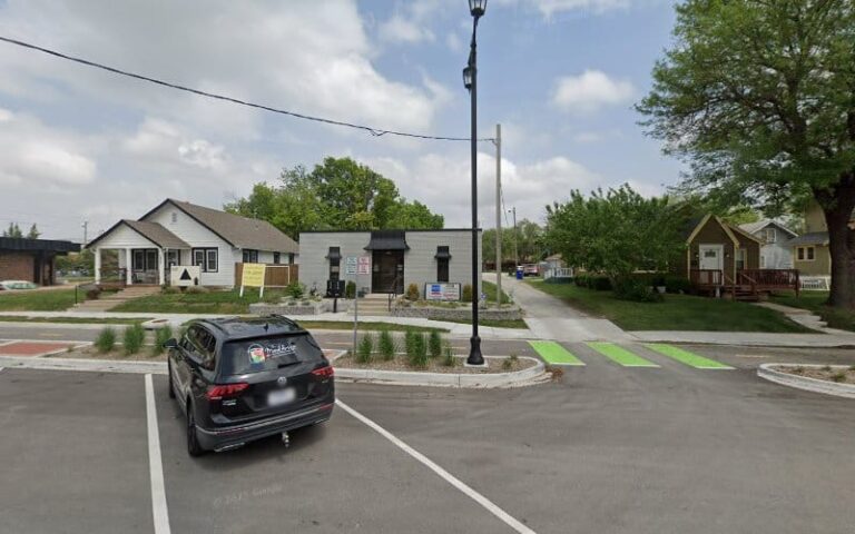 303491 mark a hannah 768x480