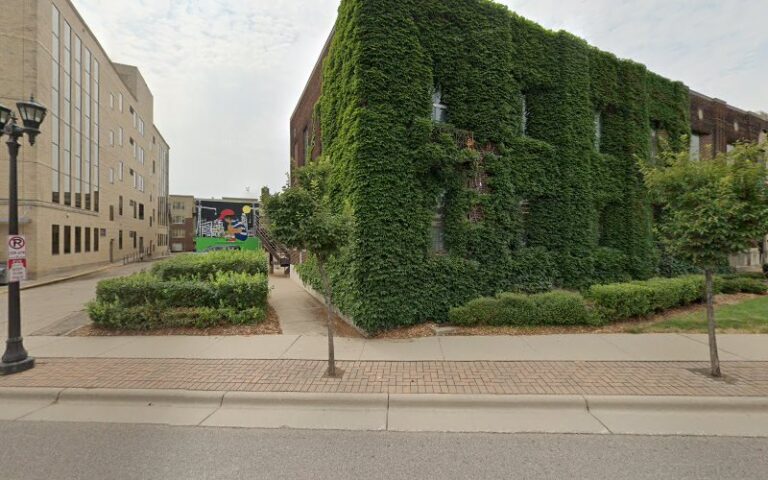 304090 mark gray attorney 768x480