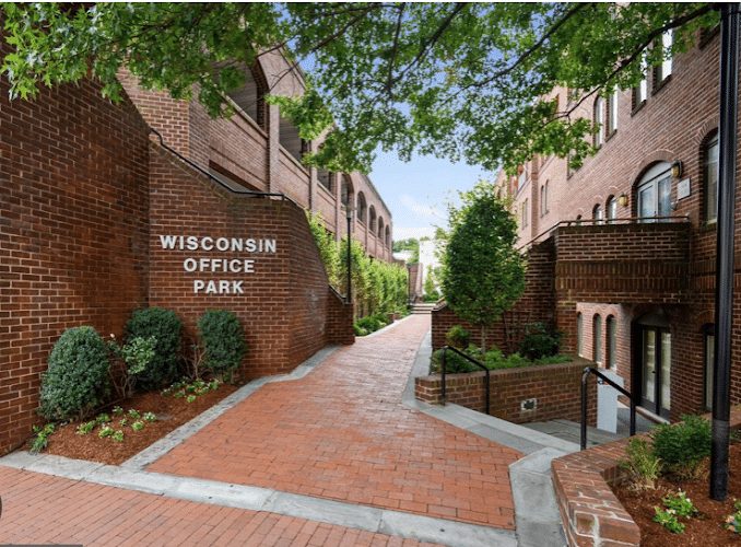 304916 markham law firm