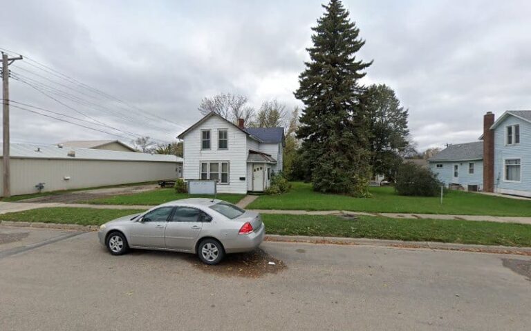 323836 moe thomas r 768x480