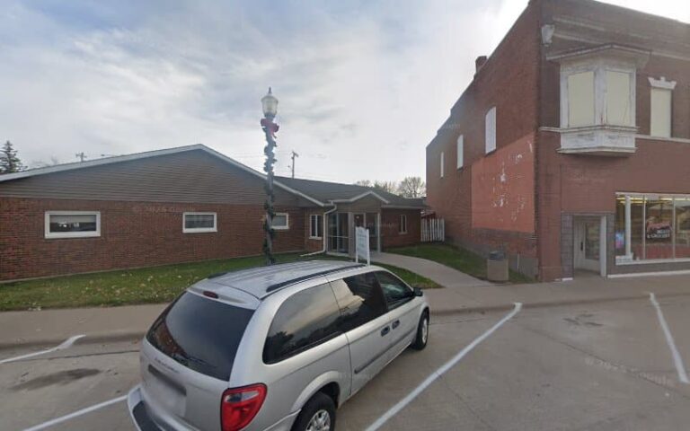 324181 mommsen burken melissa 768x480