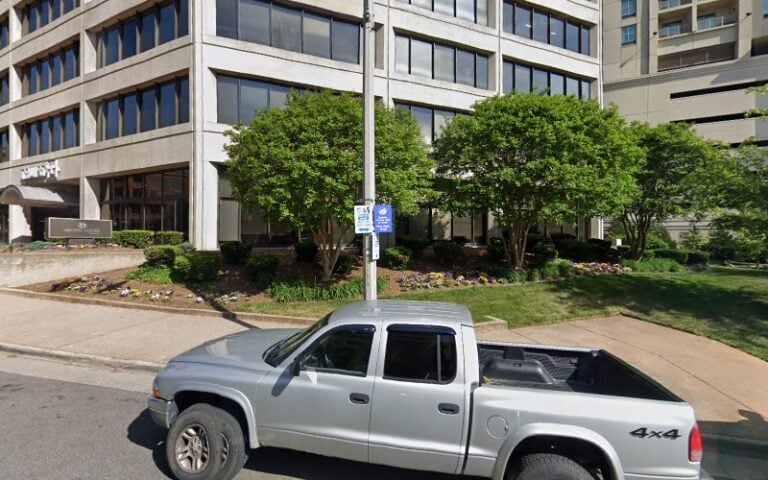 324290 monday monica t 768x480