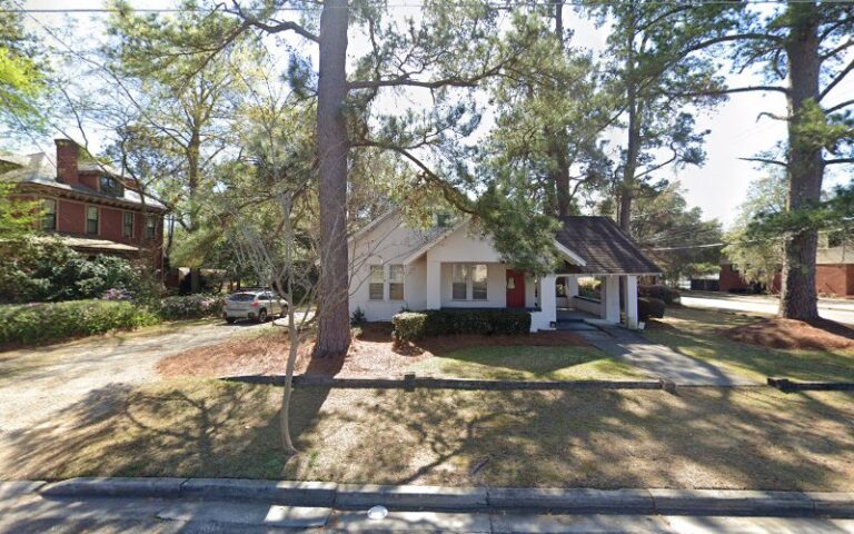 325093 moon law firm 768x480