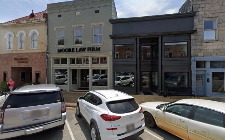 325395 moore law firm pllc 768x480