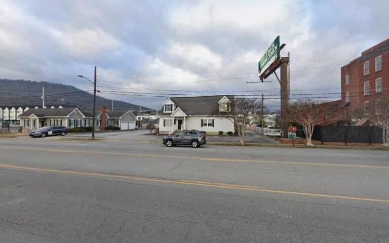 325479 moore steven 768x480