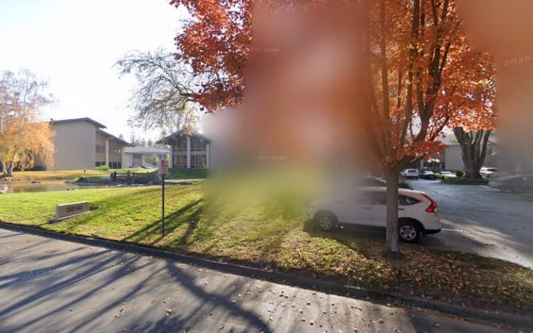 327423 moss locke 768x480