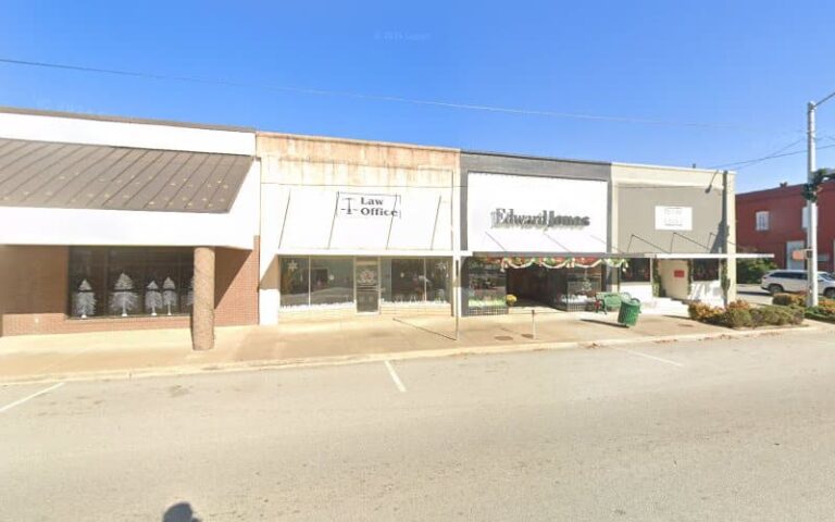 327638 moudy lou ann 768x480