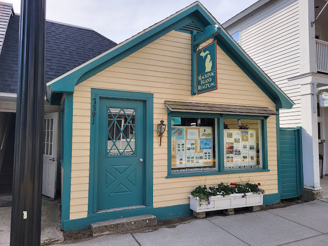 329288 murrays mackinac realty