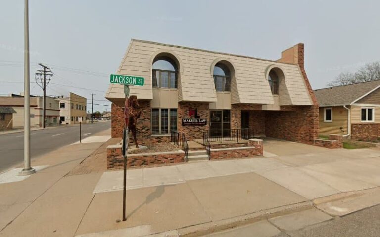 330012 myska bradley d 768x480