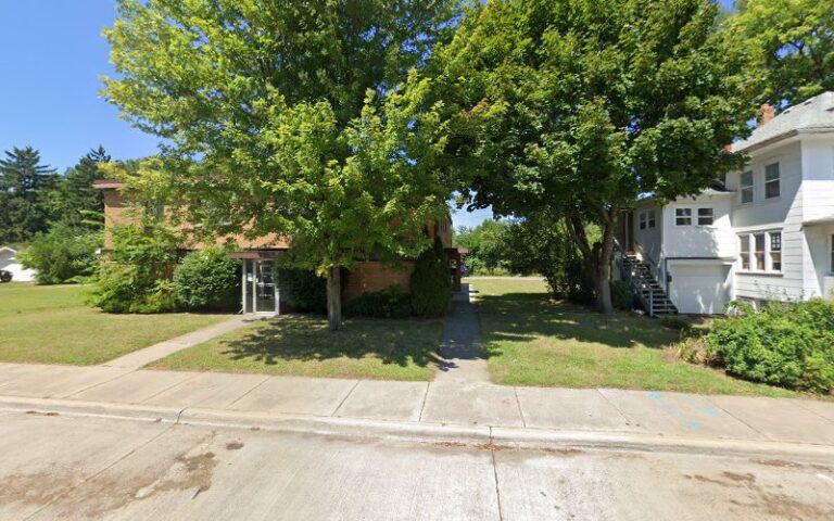 336792 oakley robinson 768x480