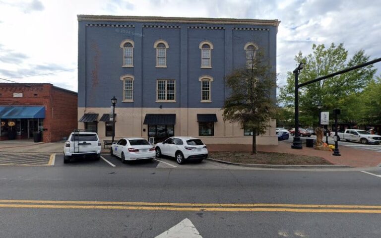 343001 paris rebecca b 768x480