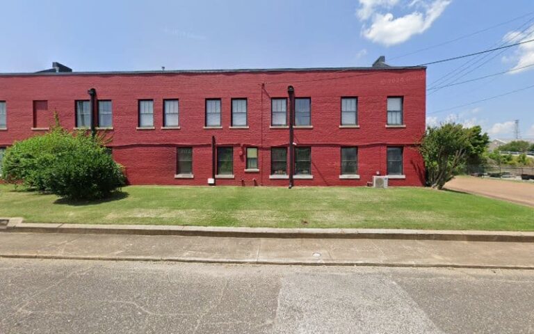 356352 public defender 768x480