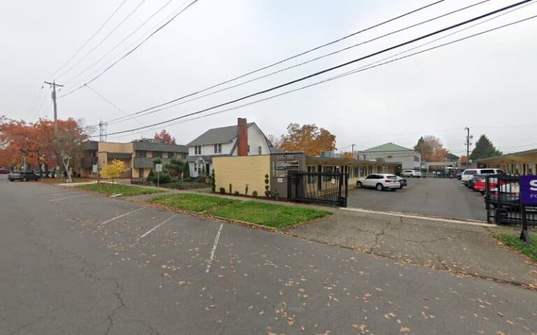 360943 razor john s 768x480