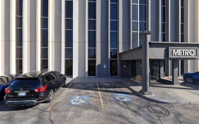 361294 rebecca hader 768x480