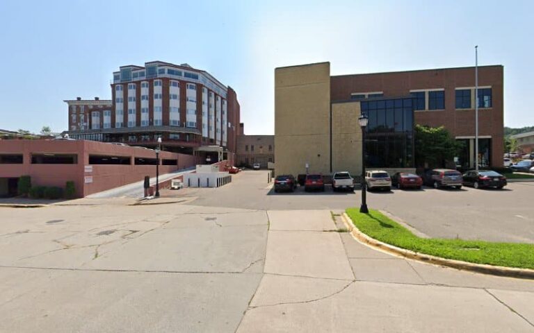 361553 red wing legal 768x480