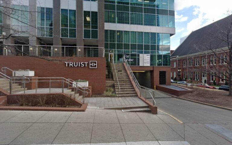 370606 roberts lauren p 768x480