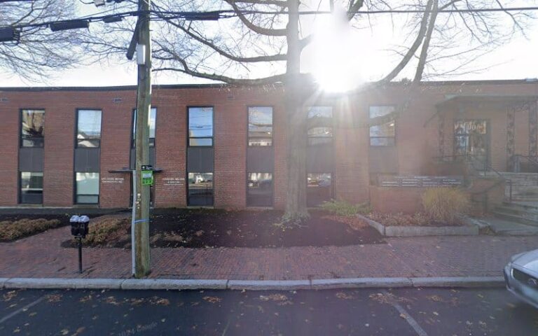 370627 roberts law office 768x480